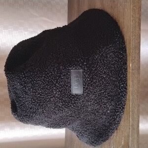 UGG  Black Bucket Hat